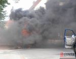 Samochód spłonął na oczach właściciela i strażaków